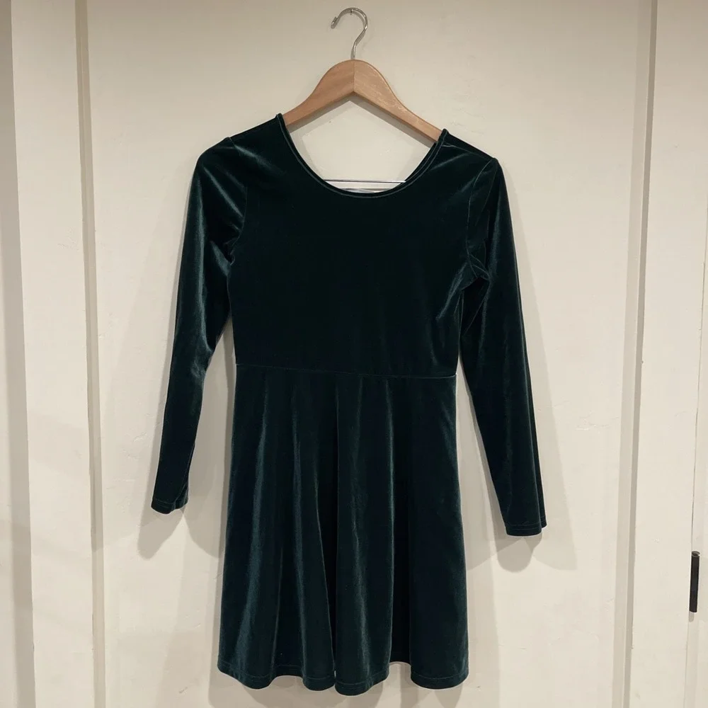 Girls Dress Size XL Green Velvet Long Sleeve Skater Holiday Party Festive Winter